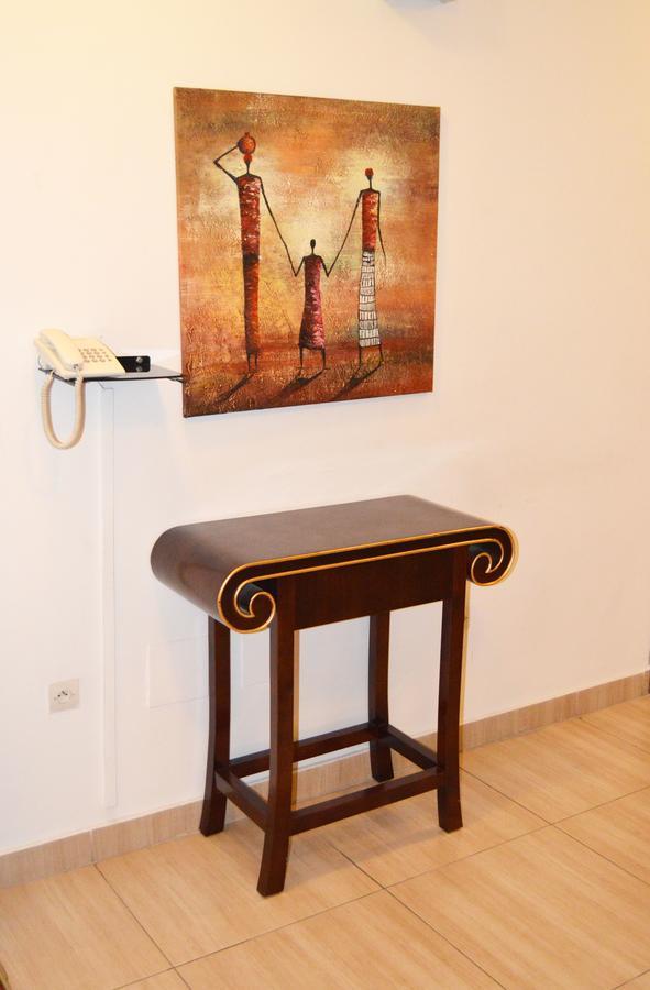 קינשאסה Leon Hotel מראה חיצוני תמונה
