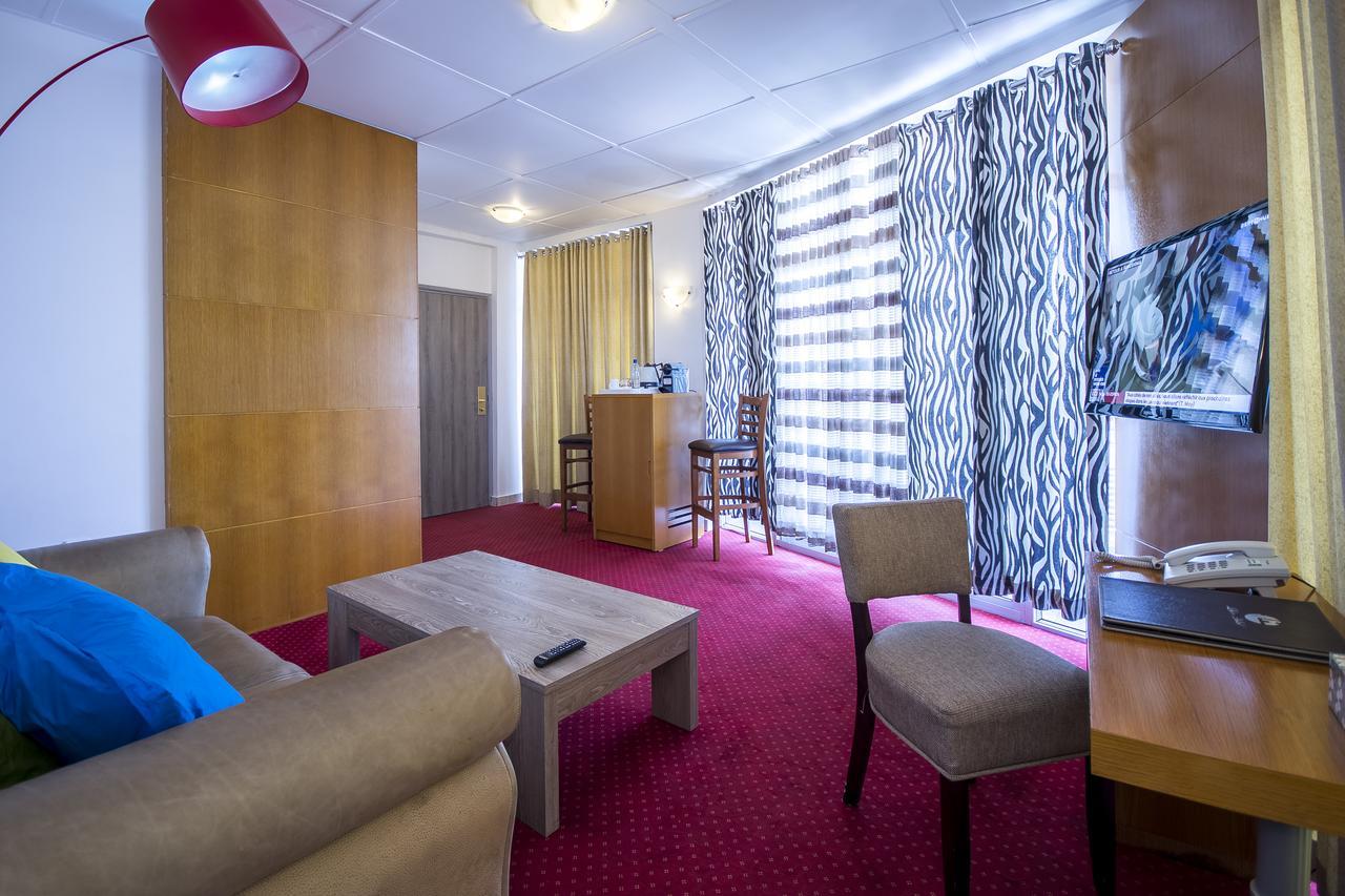 קינשאסה Leon Hotel מראה חיצוני תמונה