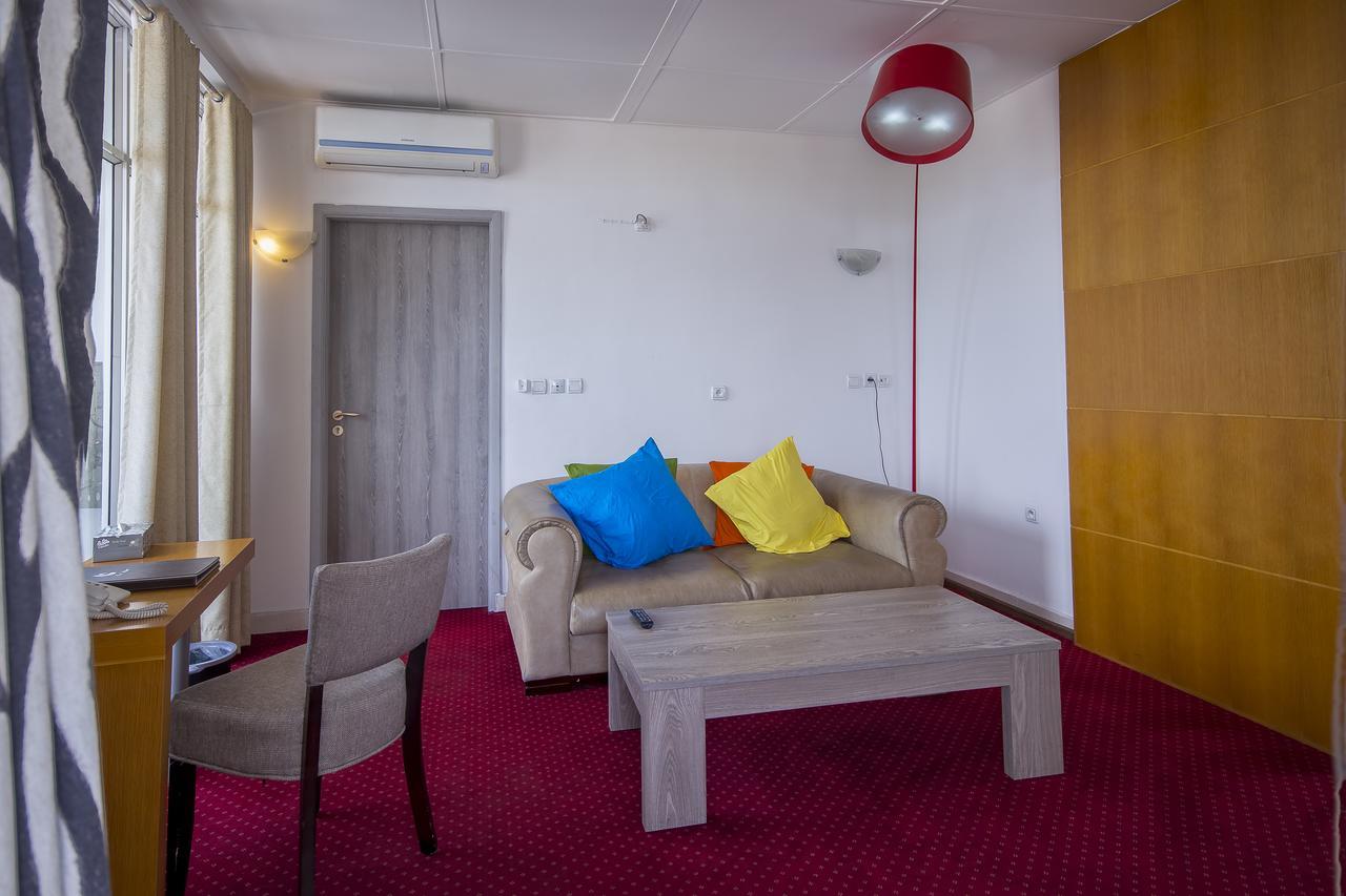 קינשאסה Leon Hotel מראה חיצוני תמונה